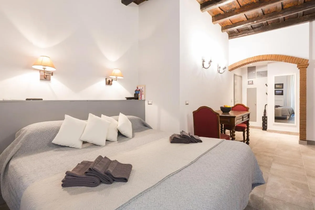 Image 1 of Roman Forum Suite