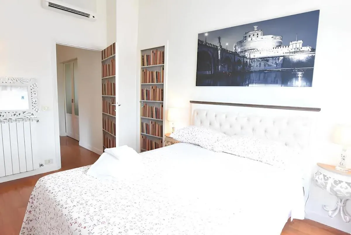 Image 1 of Romantic Apartment Metro Flaminio