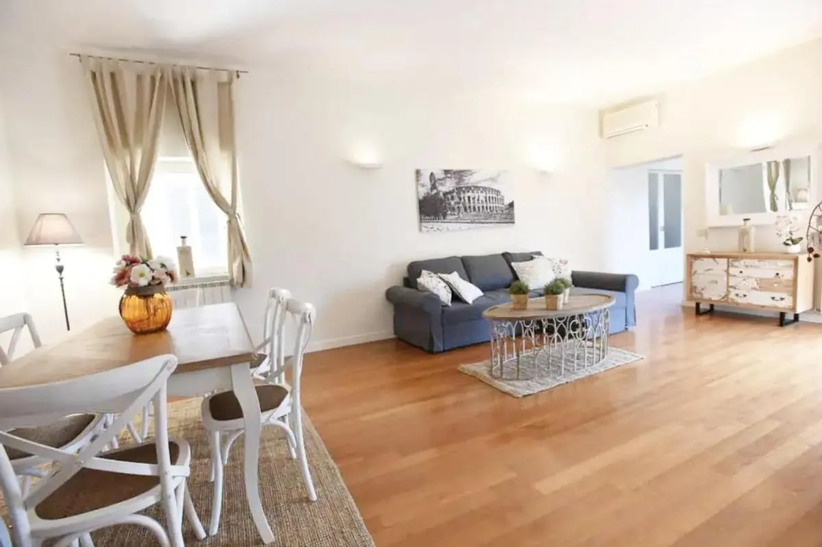 Image 3 of Romantic Apartment Metro Flaminio