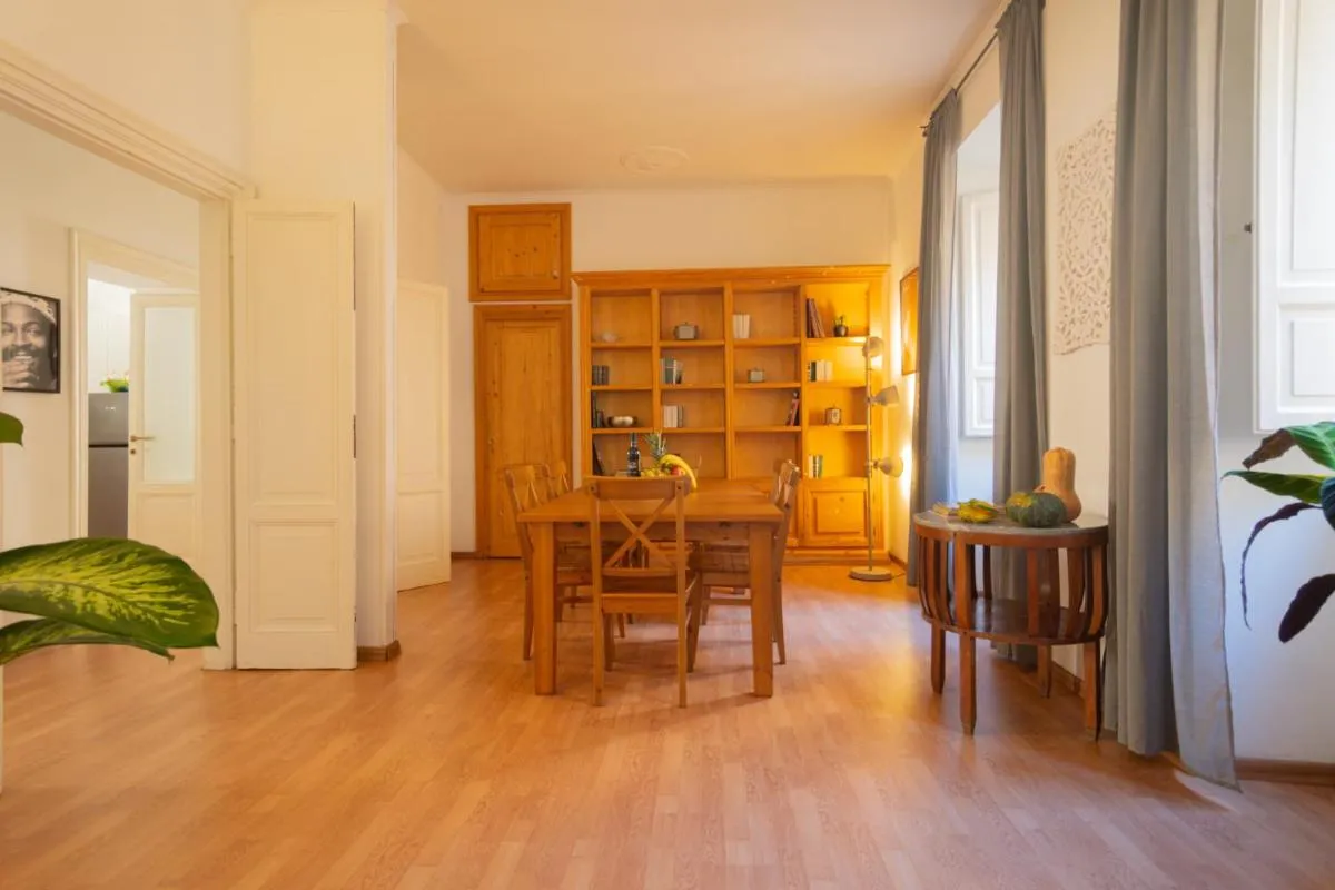 Image 2 of Snooze Trastevere House