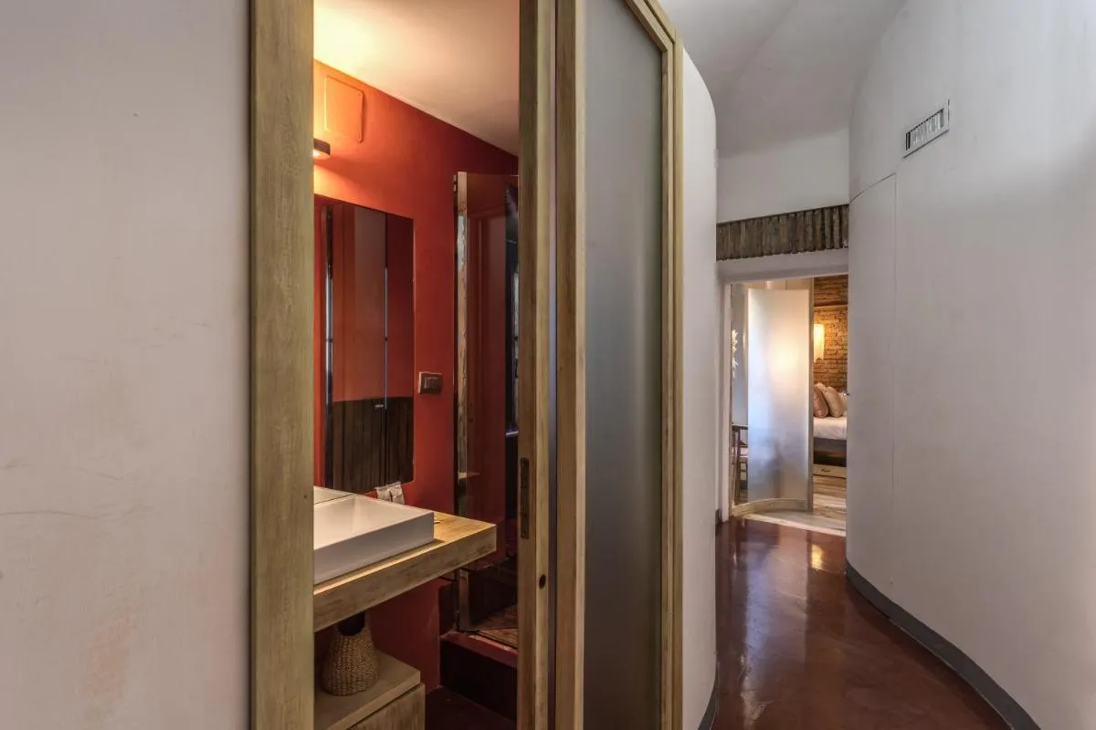 Image 1 of Suite San Calisto Trastevere – Rome Historical Center CIR 25486