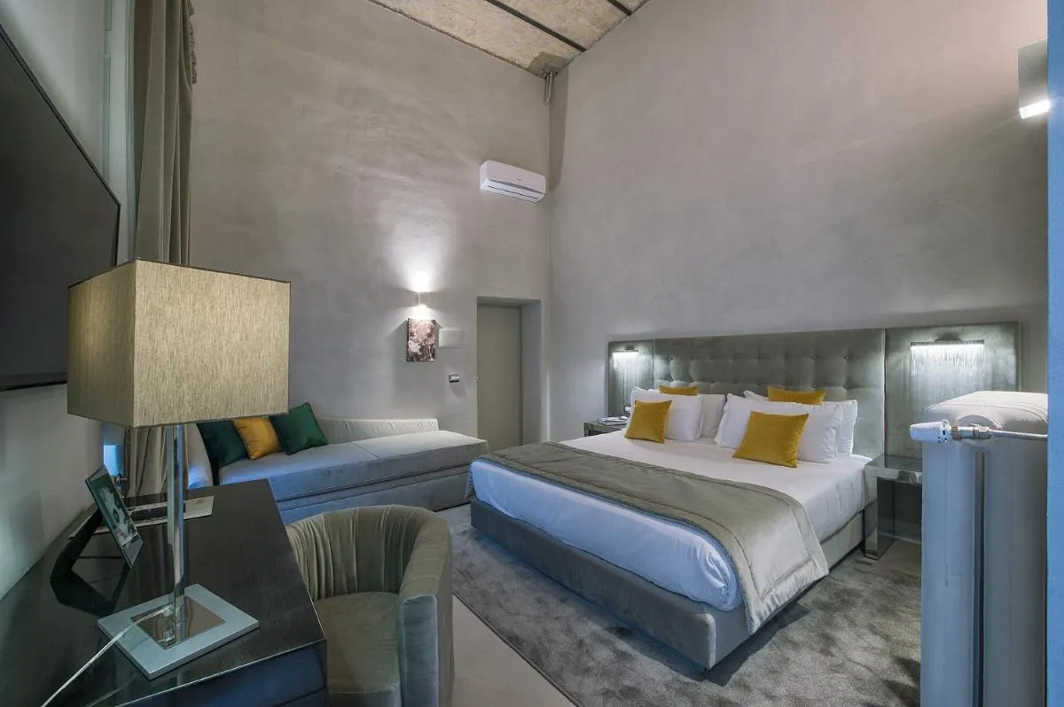 Image 1 of Terrace Pantheon Relais