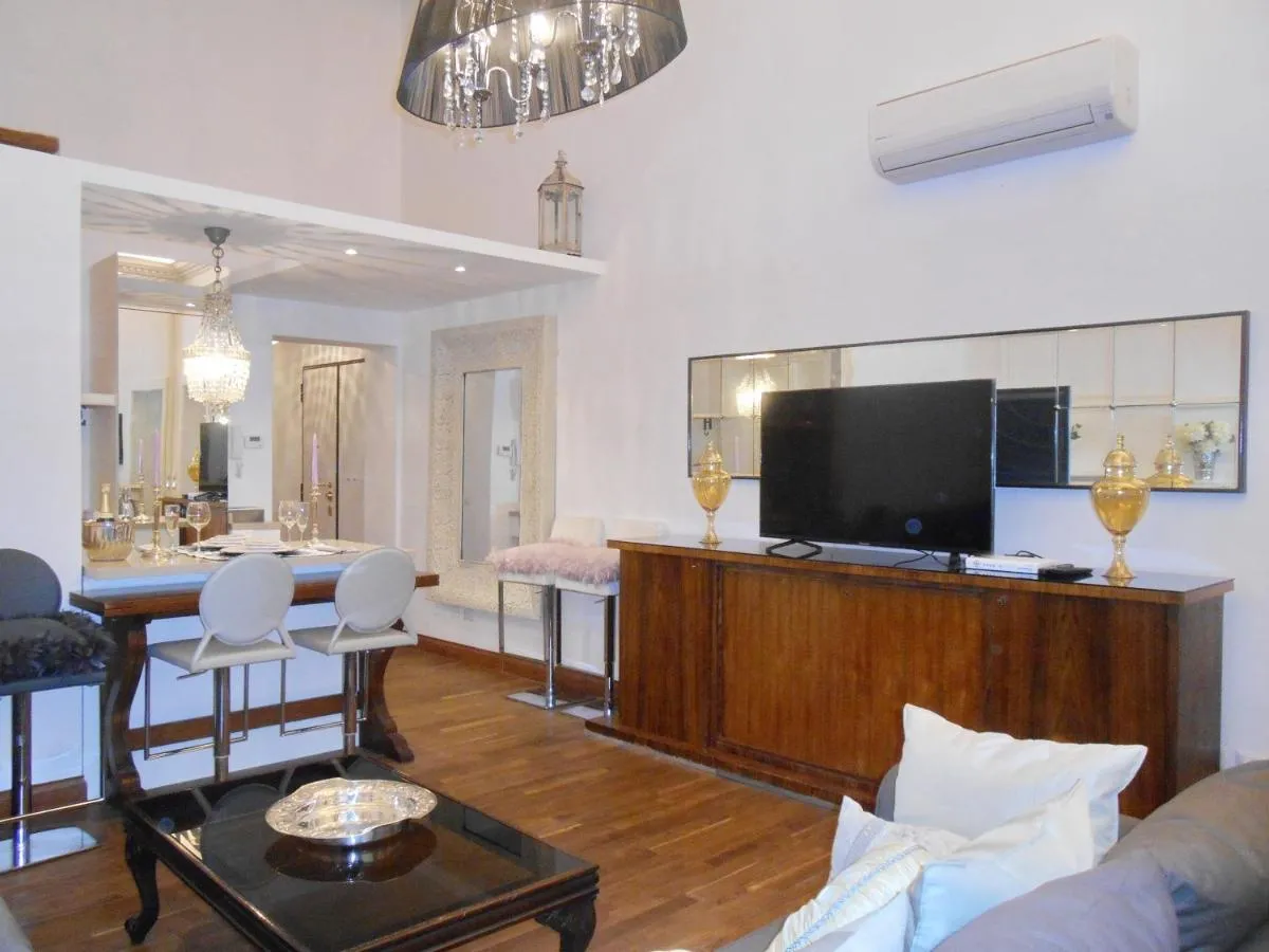 Image 4 of The Right Place 4U Roma Savelli Boutique Apartment