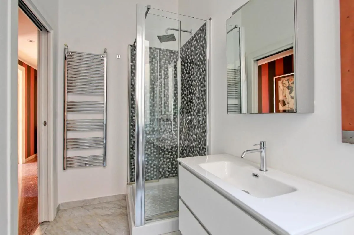 Image 2 of Tibullo ,Classico ed Elegante Appartamento