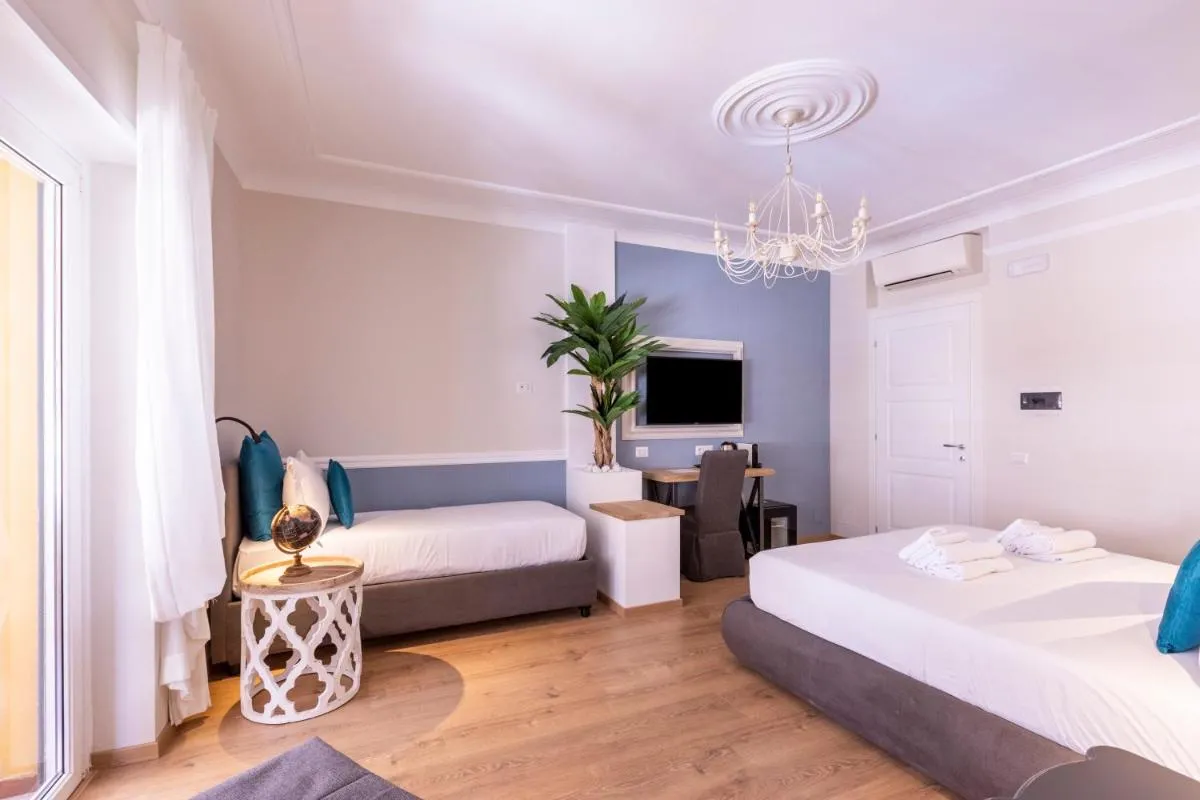 Image 5 of Trastevere Paper Suites