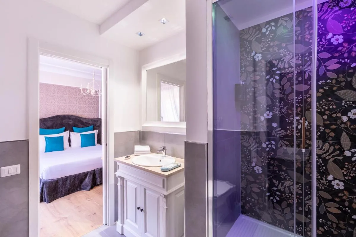 Image 2 of Trastevere Paper Suites