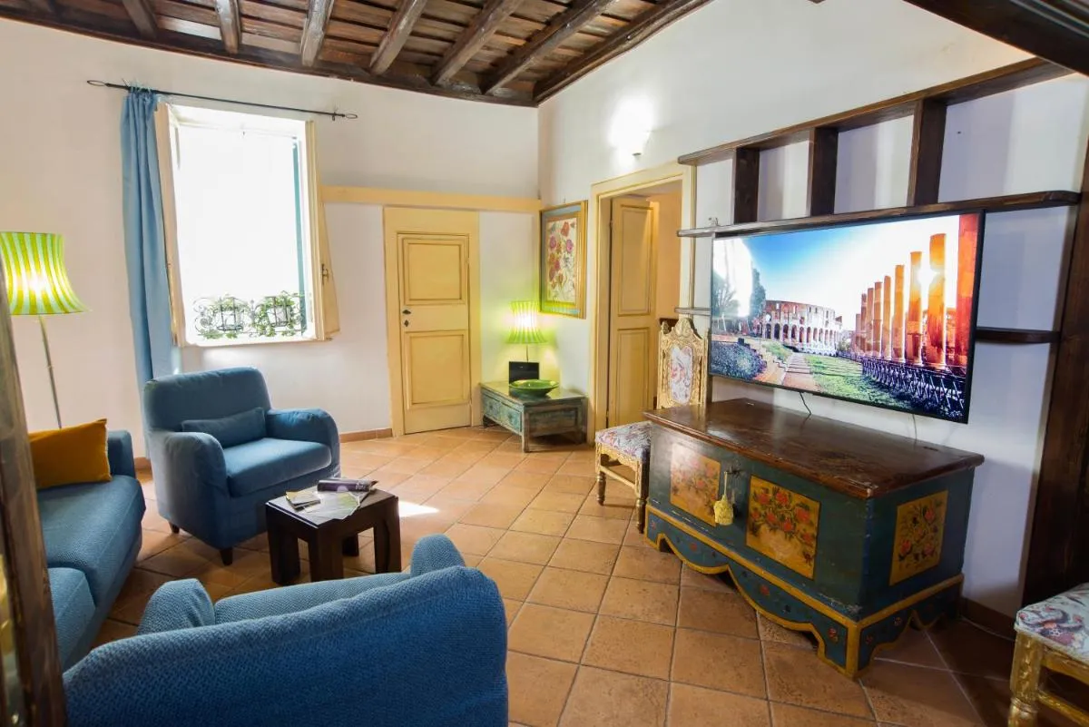 Image 1 of Trevi fountain apartment
