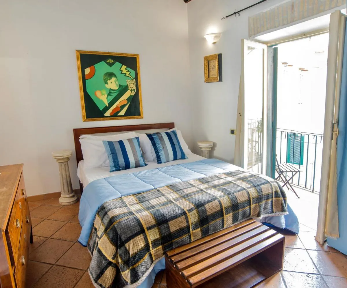 Image 2 of Trevi fountain apartment