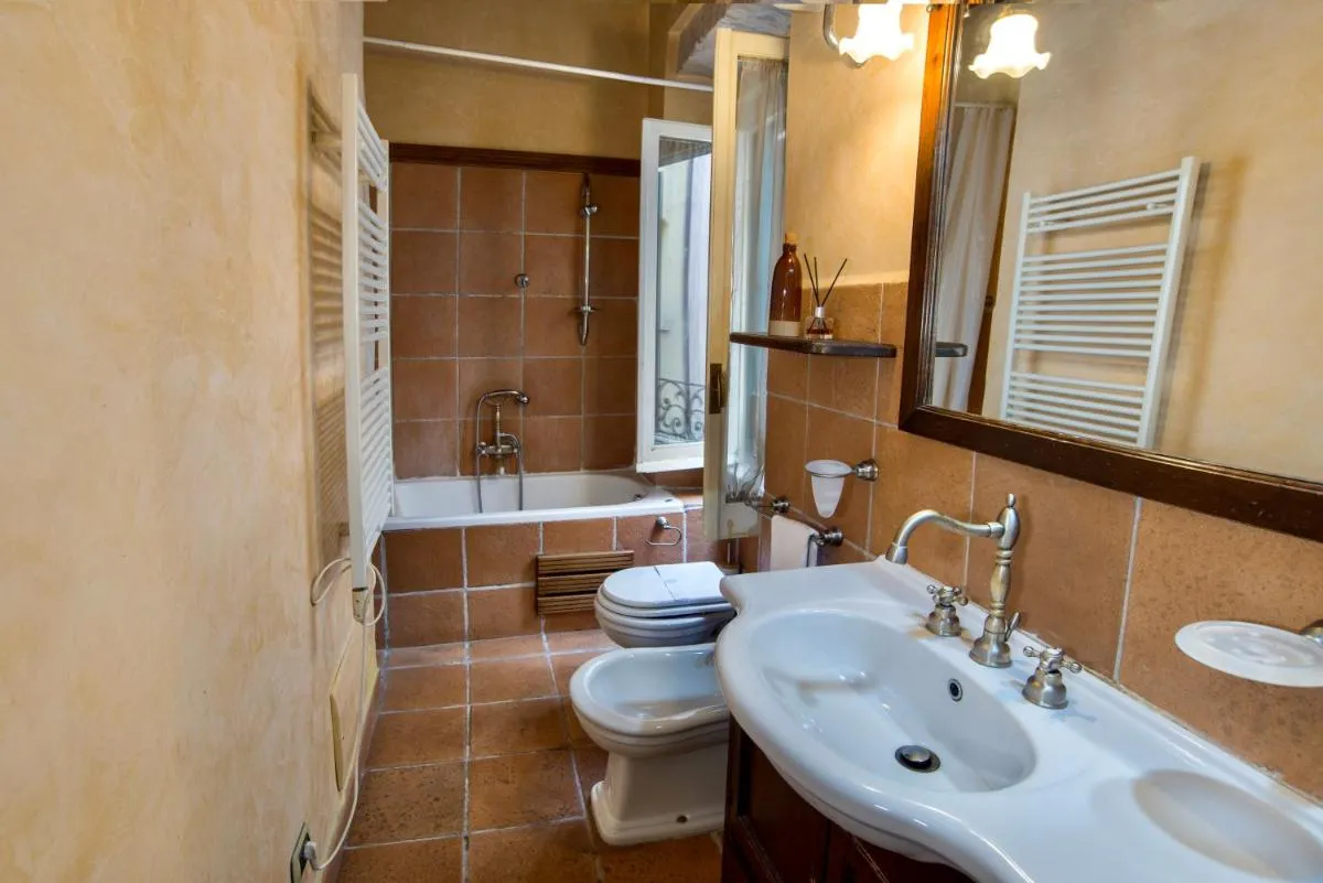 Image 4 of Trevi fountain apartment