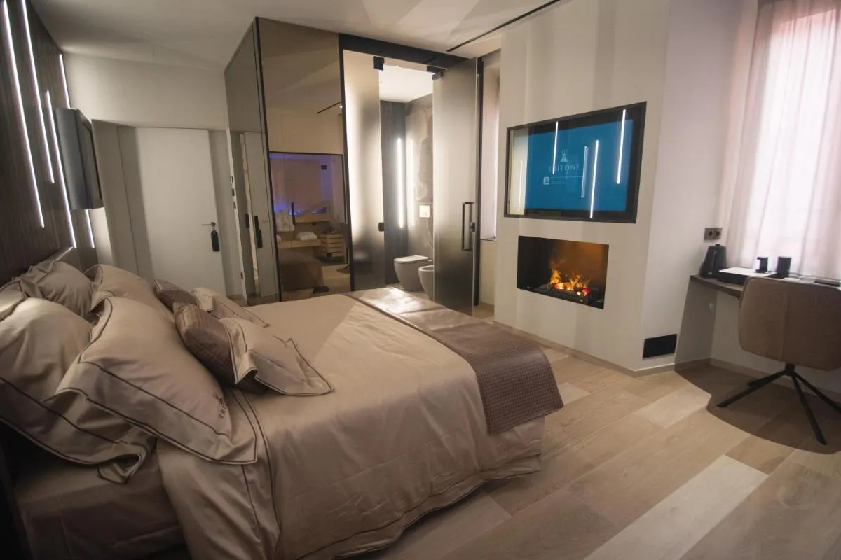 Image 4 of Tritone Luxury Suites