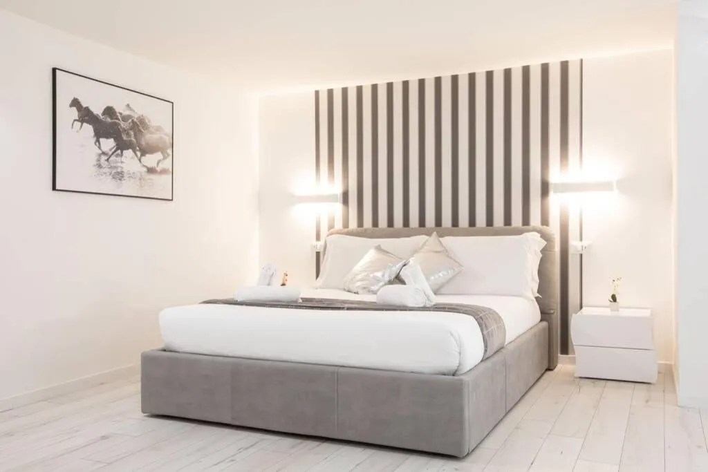 Image 1 of Unforgettable Split Level Jacuzzi Suite Navona – Top Collection