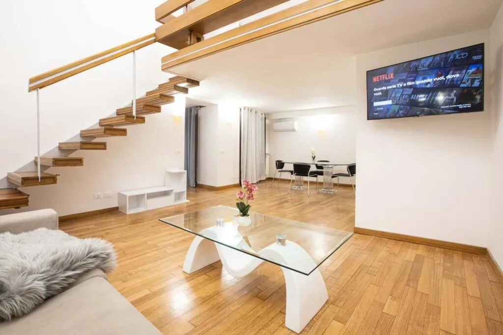 Image 4 of Unforgettable Split Level Jacuzzi Suite Navona – Top Collection