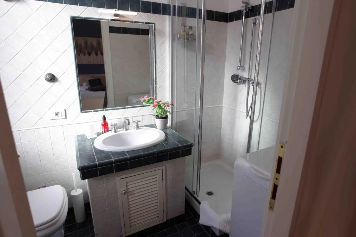 Image 2 of Urbana Suite