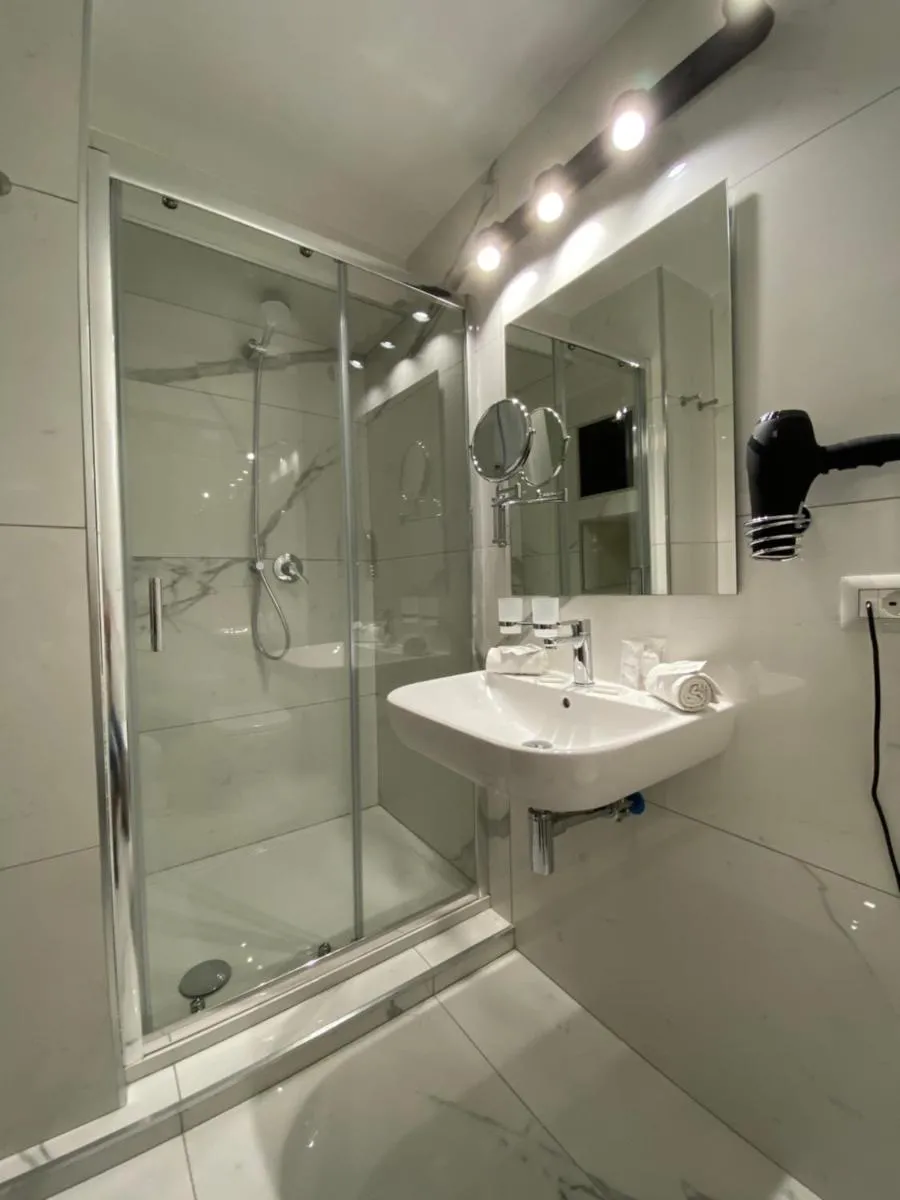 Image 5 of Vatican G&G Suites