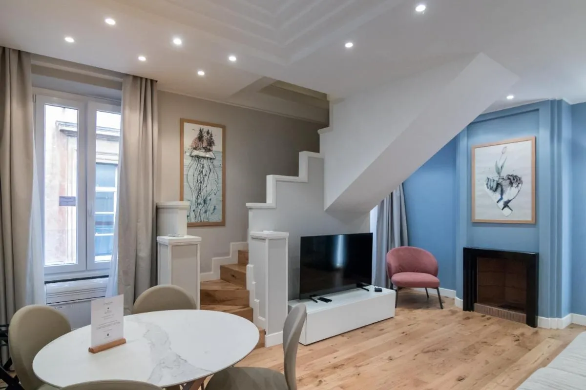 Image 4 of Viam 16b Suites