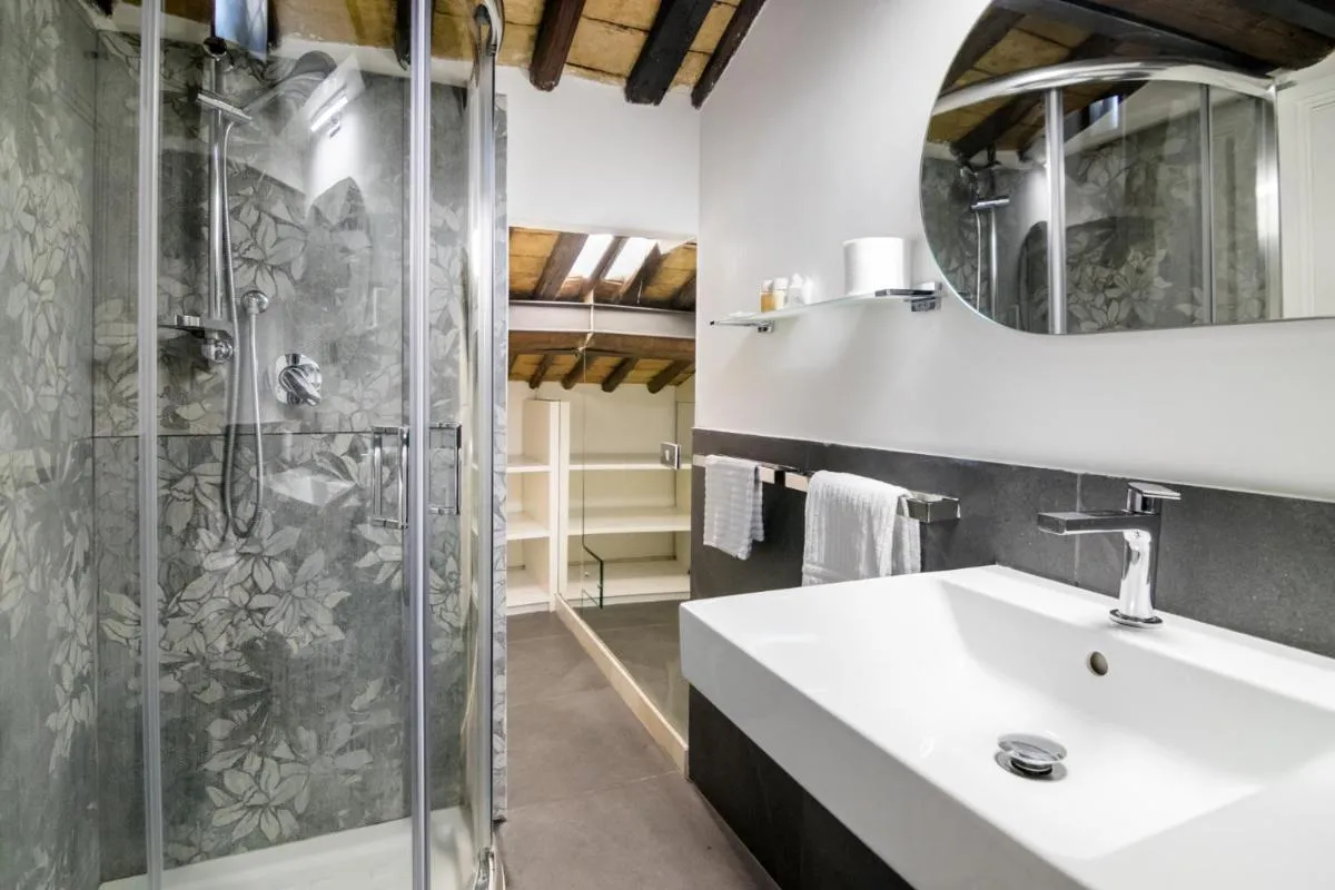 Image 2 of Viam 16b Suites