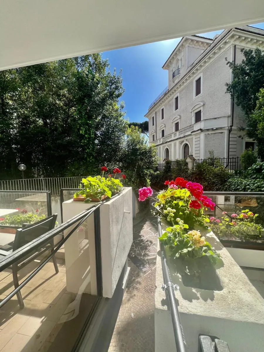 Image 3 of Villa Borghese Green Apartment