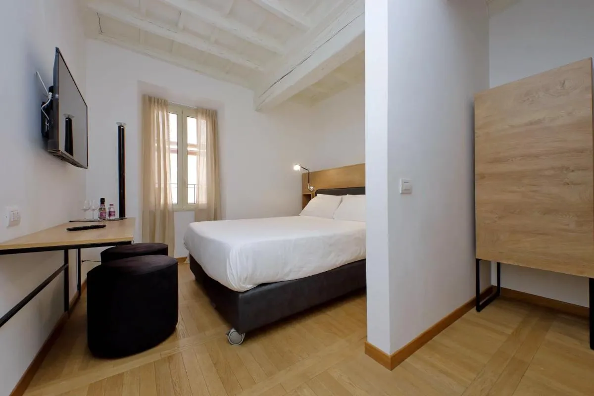 Image 1 of Youroom Vite