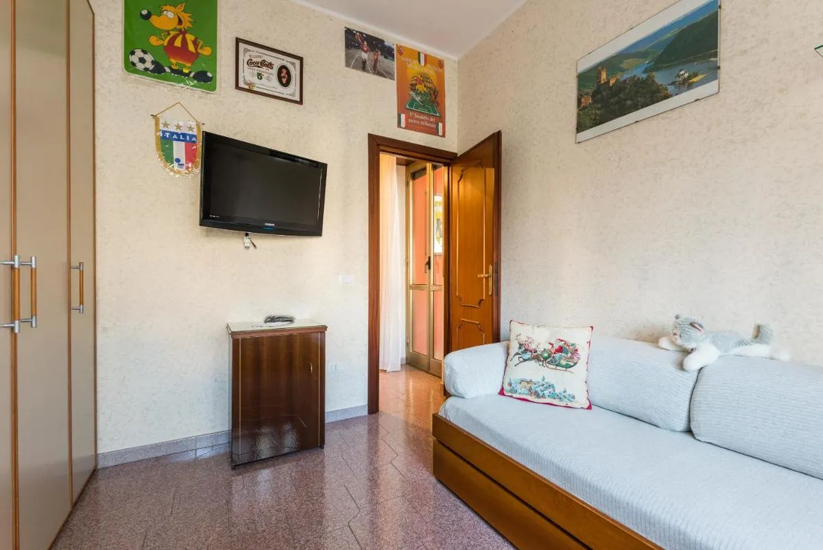 Image 4 of family home
