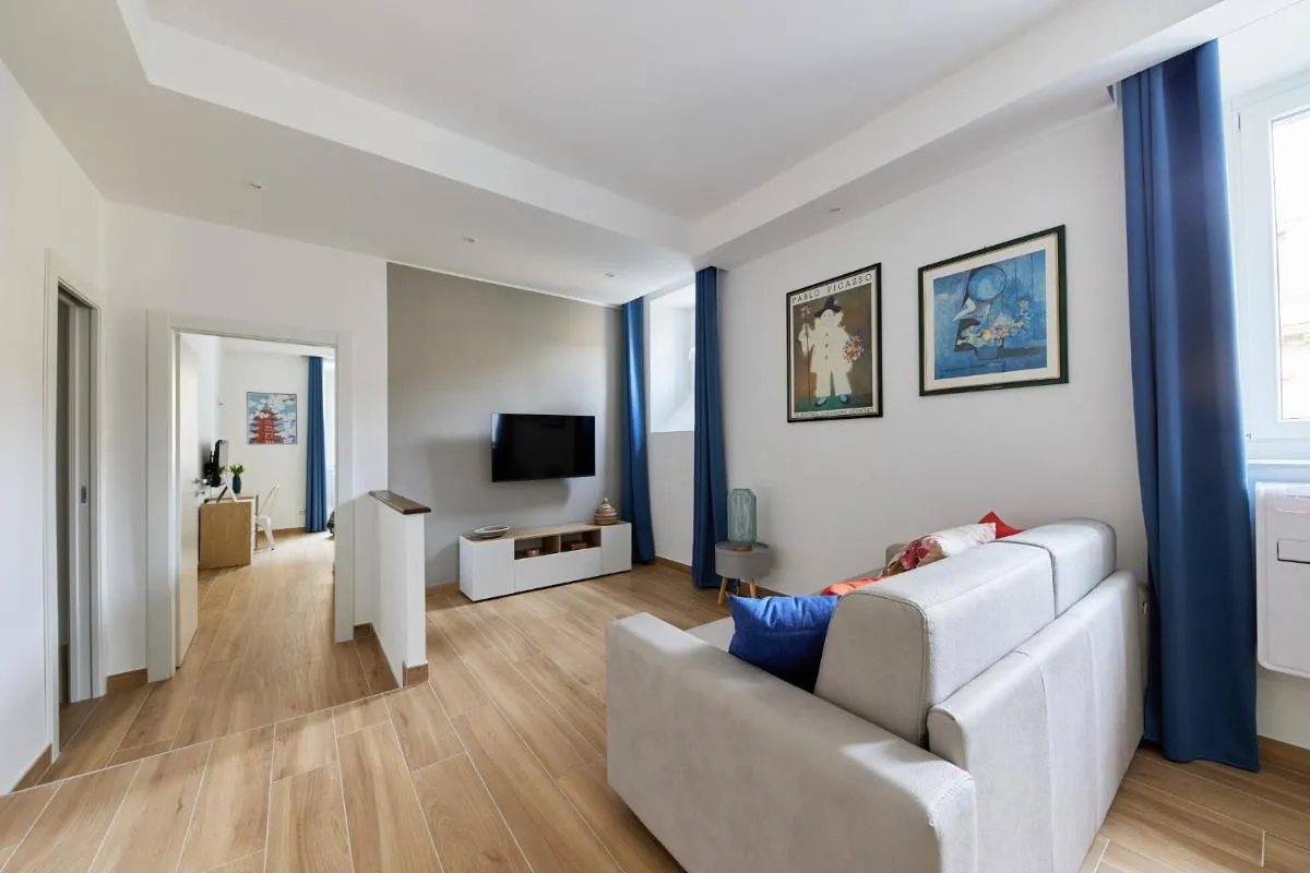 Image 2 of iFlat Lovely Modern Apartment