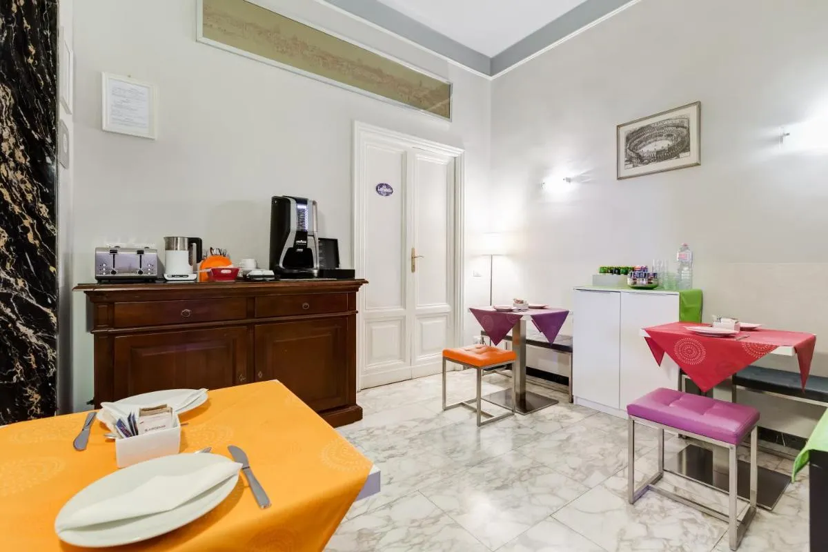 Image 3 of 2 Passi Al Colosseo B&B