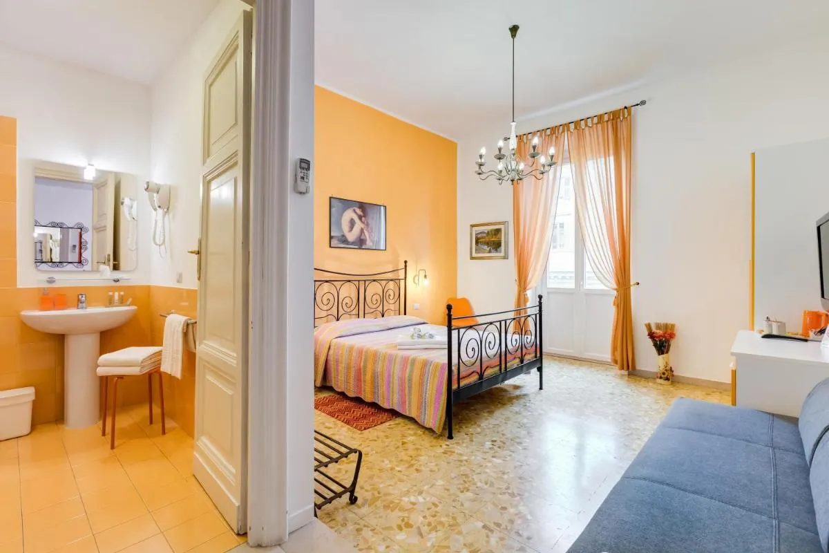 Image 1 of 2 Passi Al Colosseo B&B