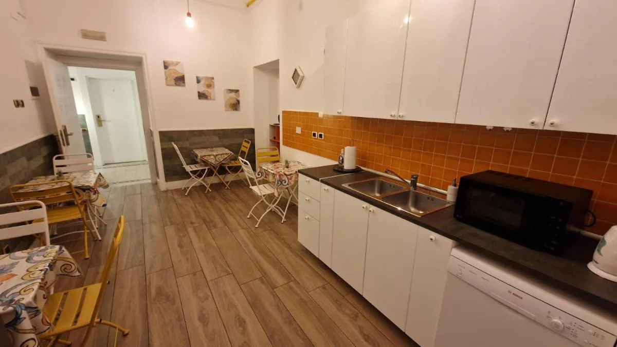 Image 2 of 4rooms In Rome