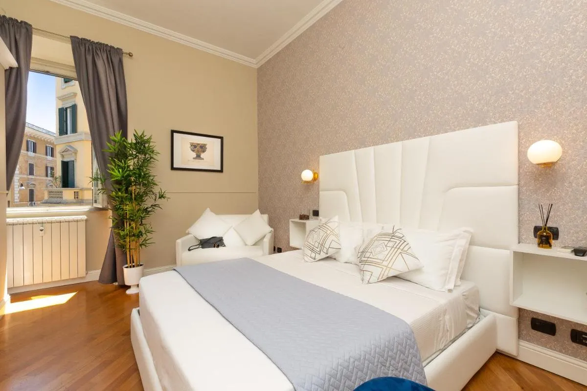 Image 3 of 52 Vespasiano Vatican Suites