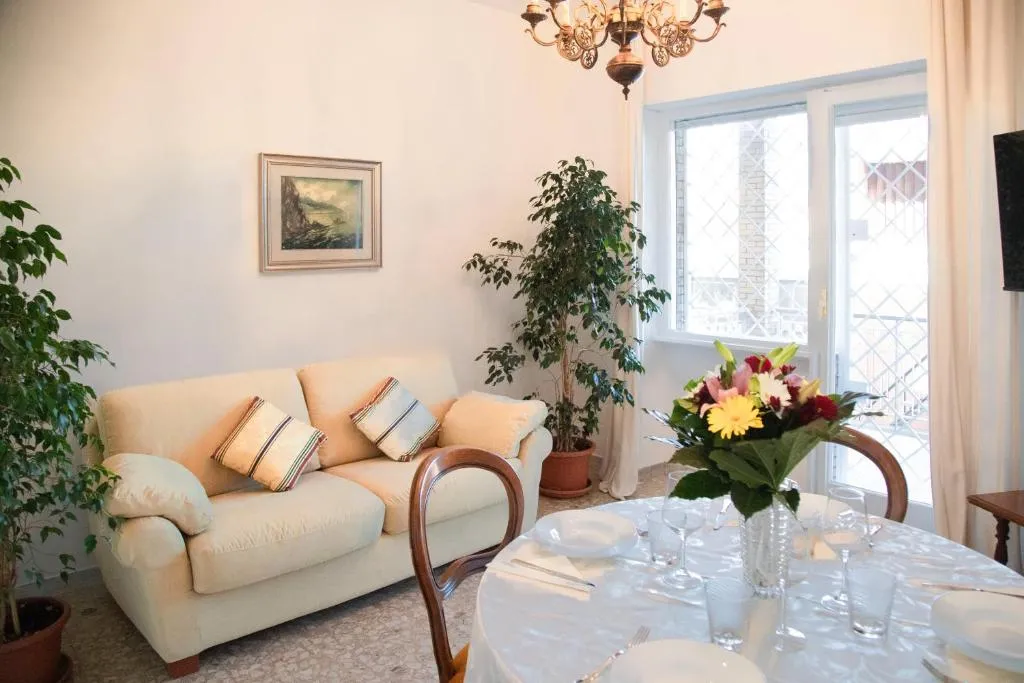 Image of AURELIA LORIS HOUSE