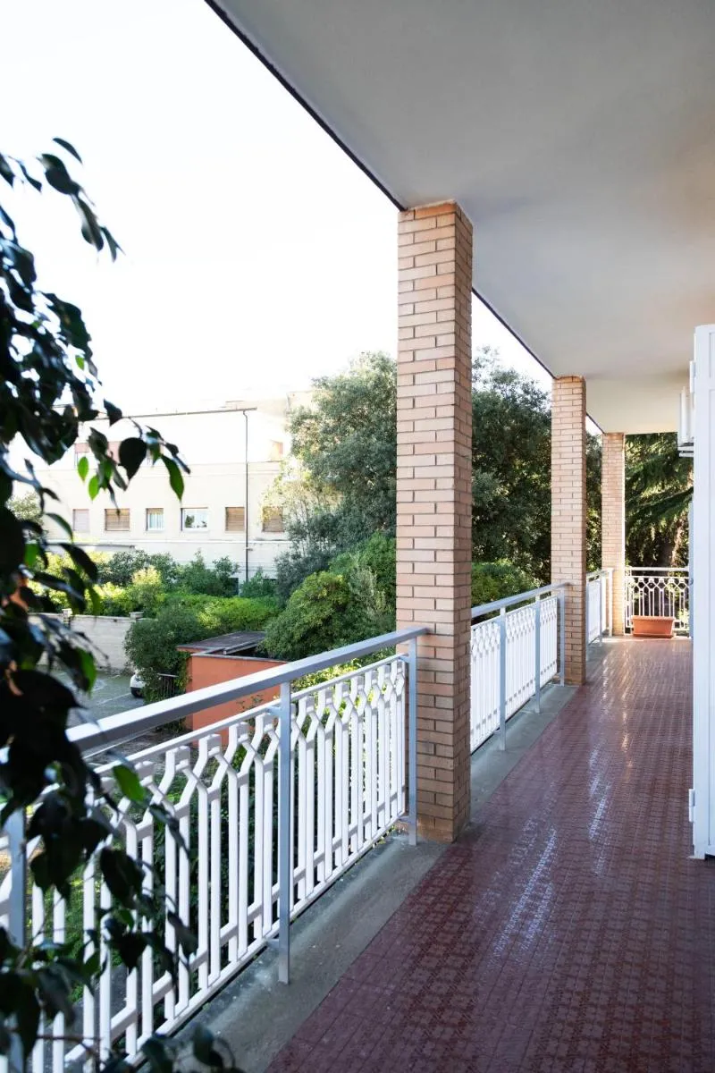 Image 5 of AURELIA LORIS HOUSE
