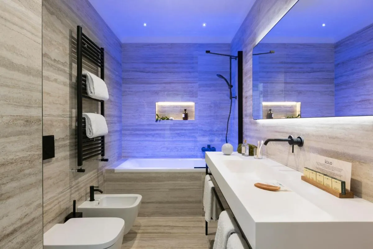 Image 2 of Adoro Hotel