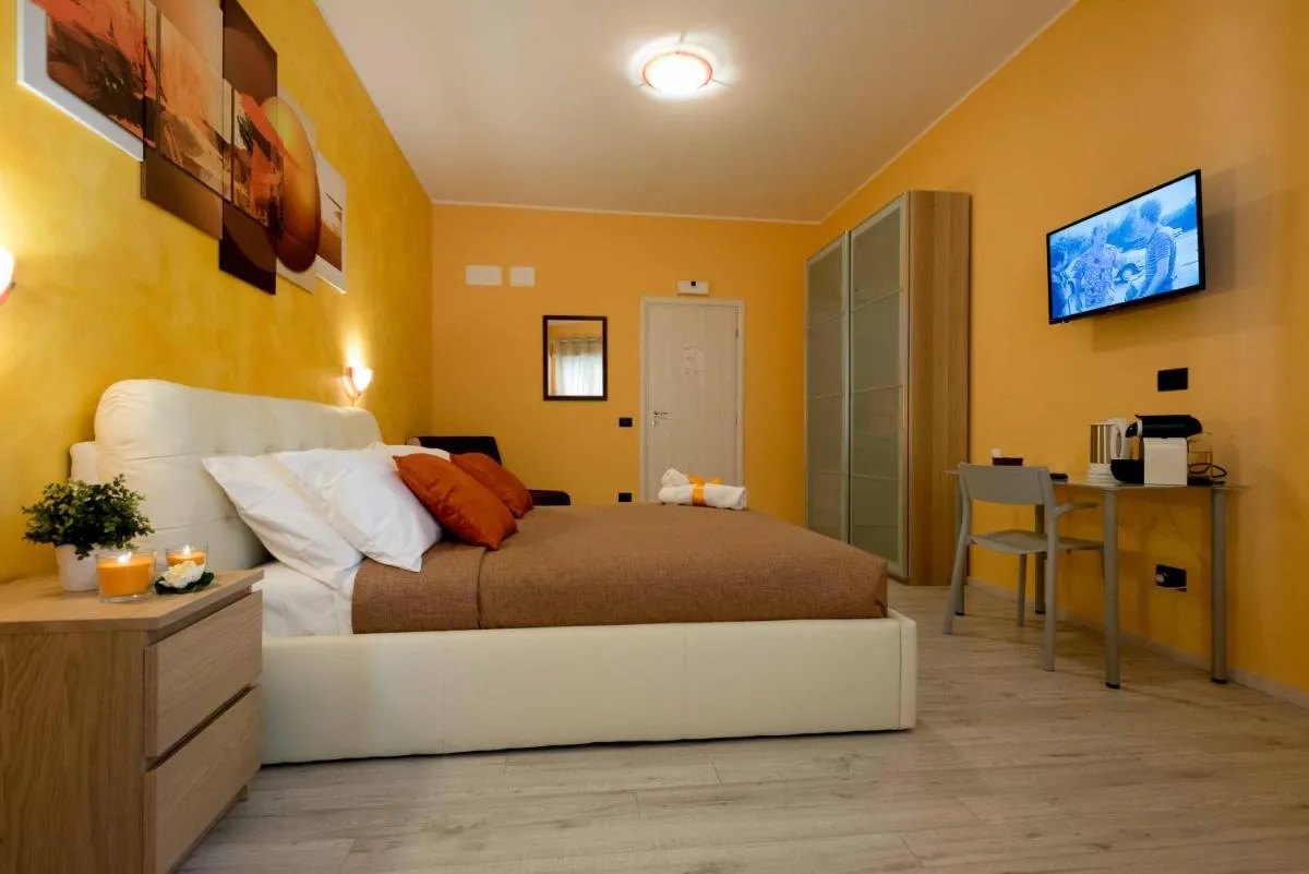 Image 4 of Audrey Rooms