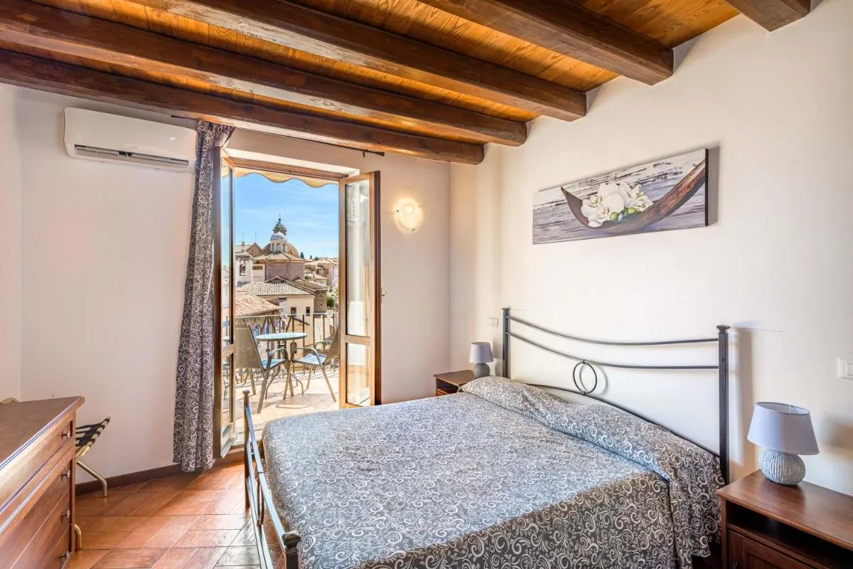 Image 1 of BB Il Re Alla Reginella Guest House