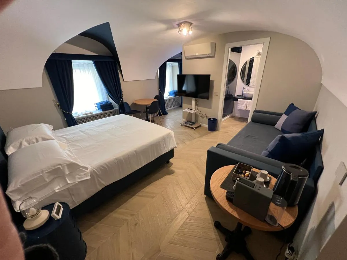 Image 1 of Barberini luxury blue suites 3