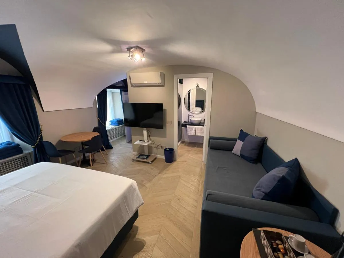 Image 6 of Barberini luxury blue suites 3