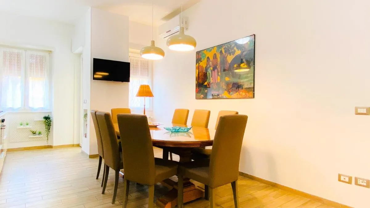 Image 4 of Butterfly Suite Rome