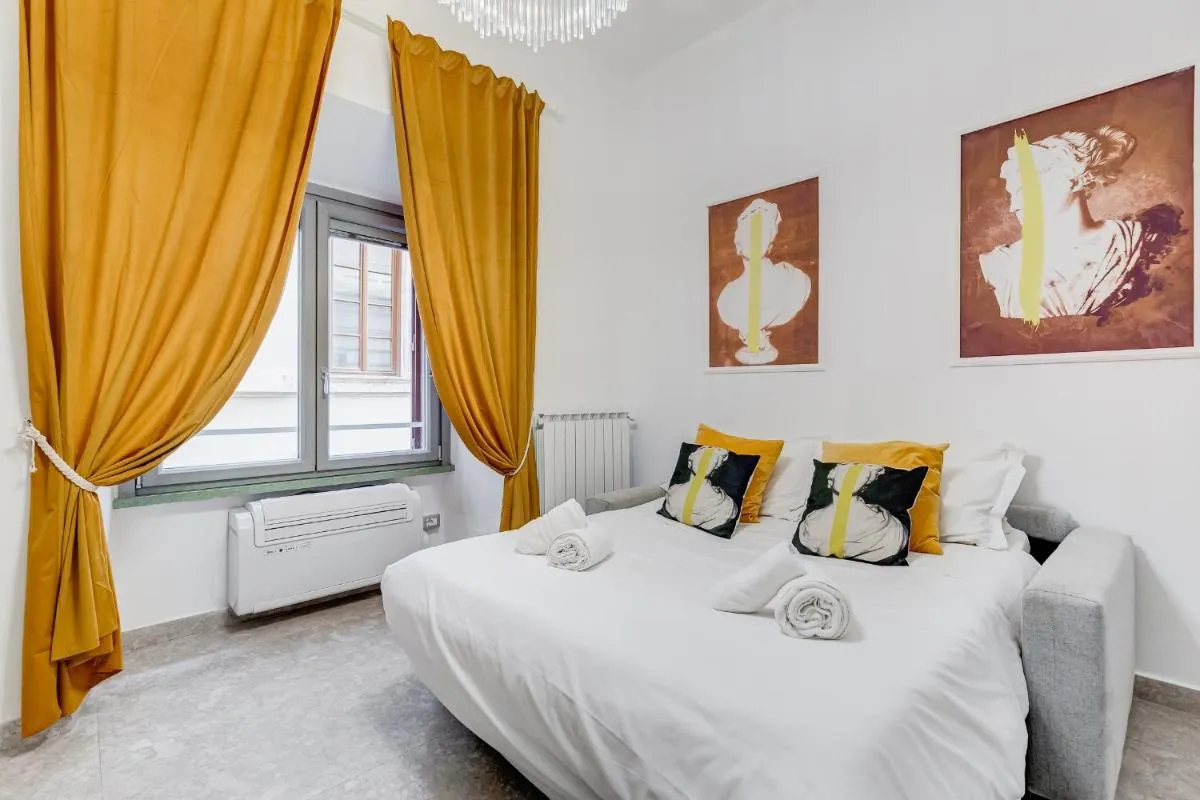 Image 1 of CRYSTAL TREVI FOUNTAIN – romedreamhome