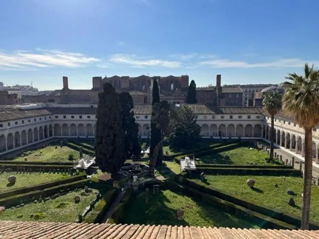 Image 5 of Camera x2 con magnifica vista sul Chiostro di Michelangelo e le Terme di Diocleziano