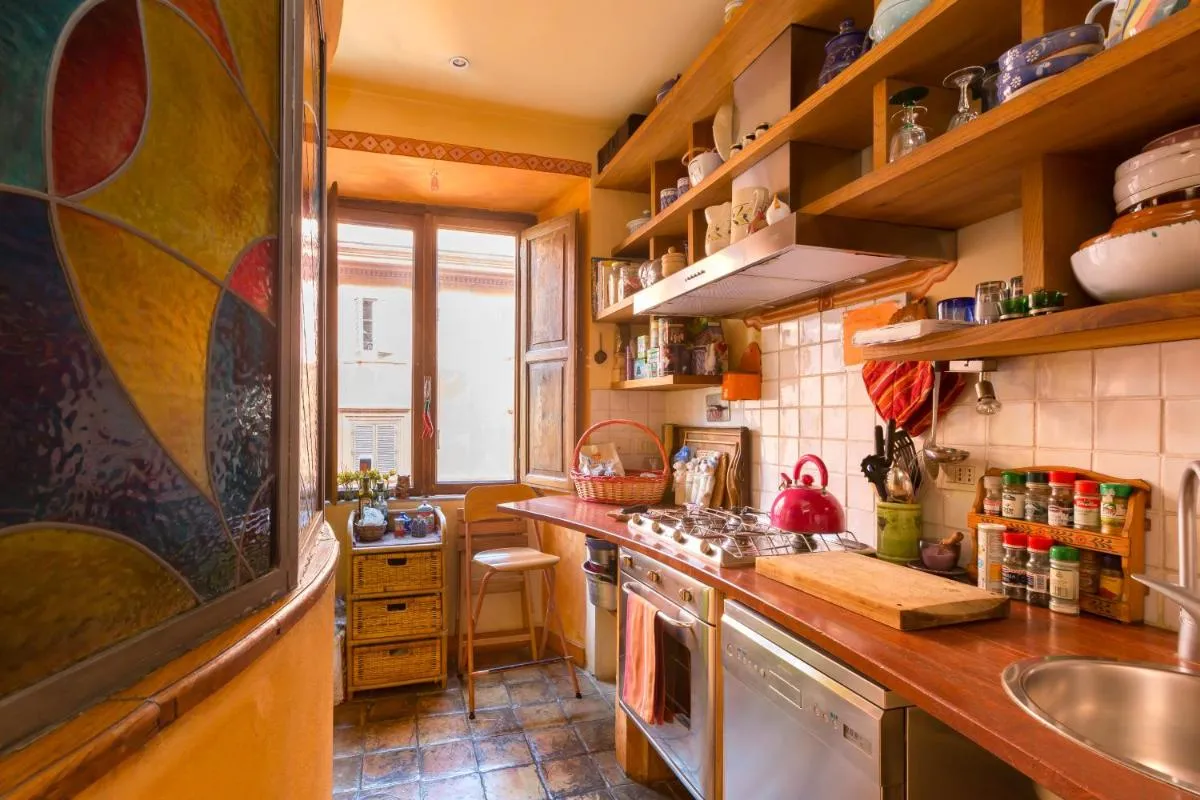 Image 2 of Charming Colosseum apartment