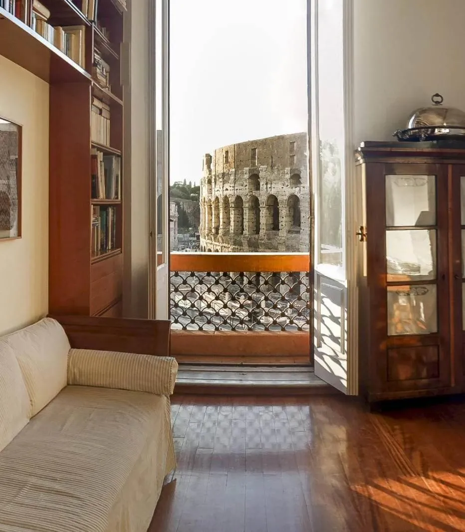Image 3 of Colosseum Luxury Apartment