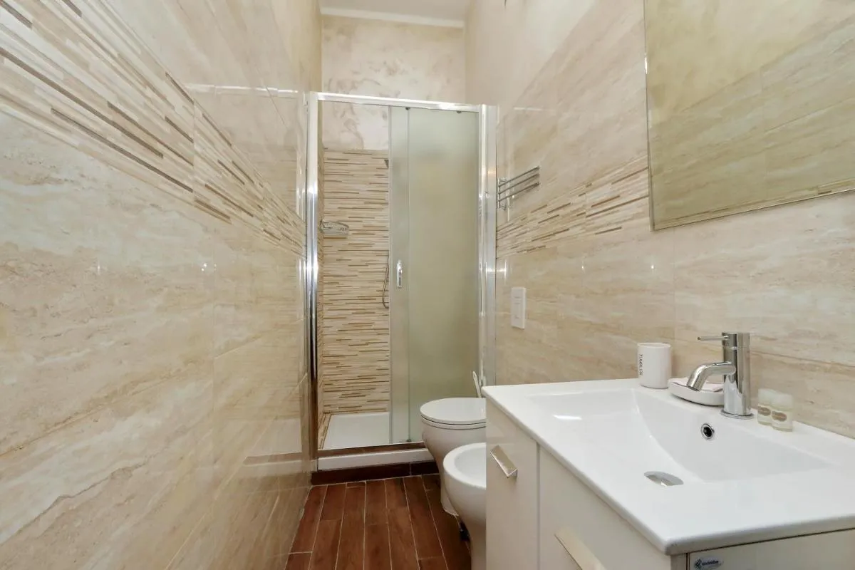 Image 2 of Deluxe rooms and Chilling Jacuzzi Suite Guesthouse