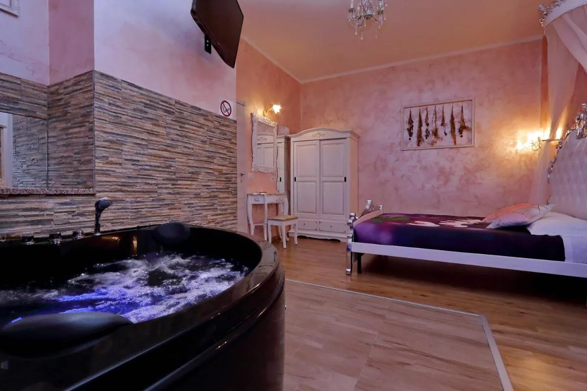 Image 1 of Deluxe rooms and Chilling Jacuzzi Suite Guesthouse
