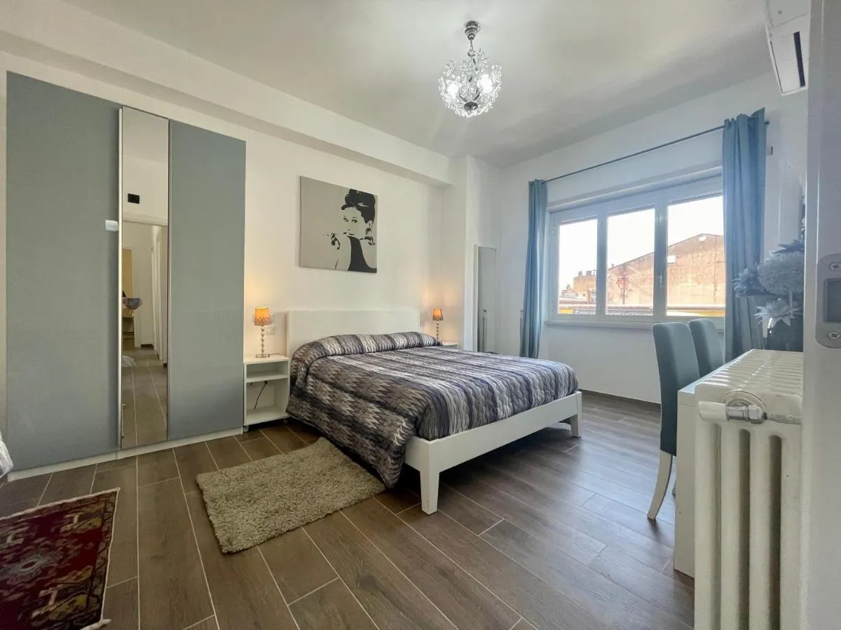 Image 5 of Dreamsrome Lux