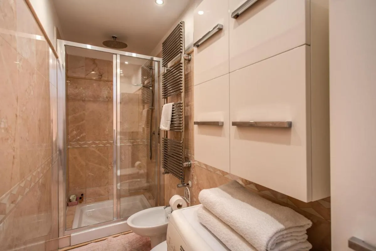 Image 2 of FRESH HOUSE MONTI