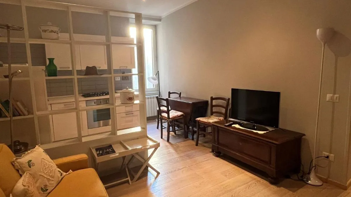 Image 2 of Flat Central Rome 75 sqm Sleeps 4 Popehs