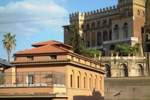 Image 5 of Florje House