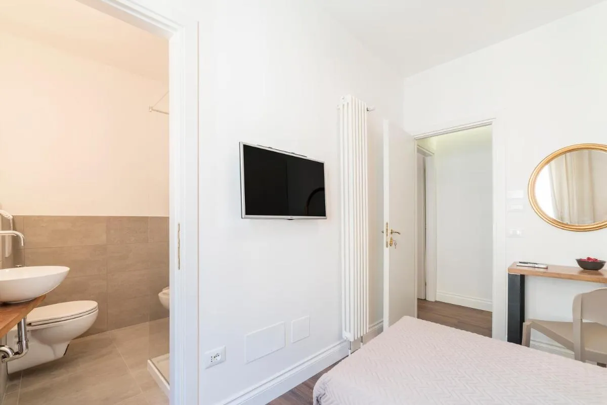 Image 4 of Guest Roma House