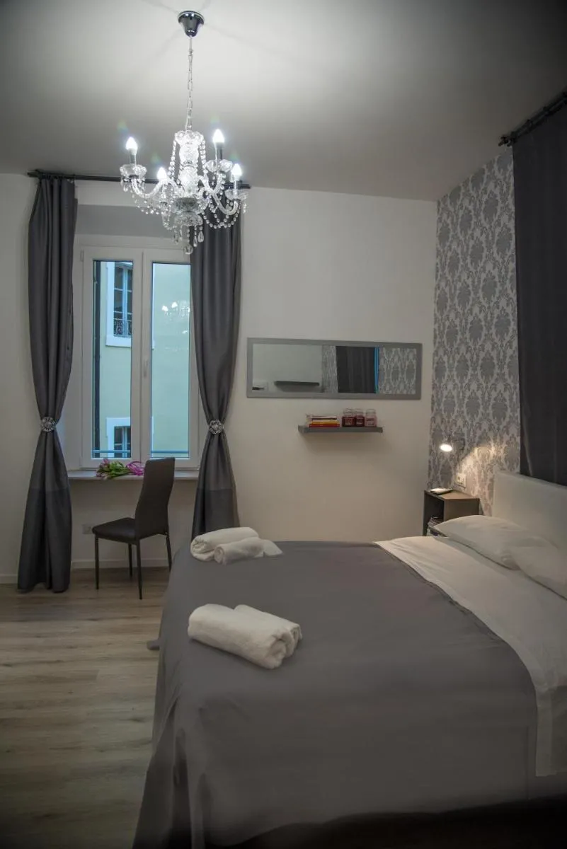 Image 3 of Inside Roma Rooms