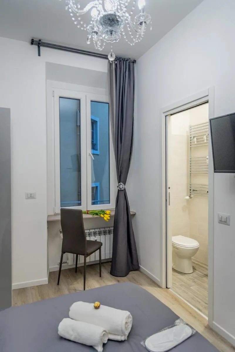 Image 4 of Inside Roma Rooms