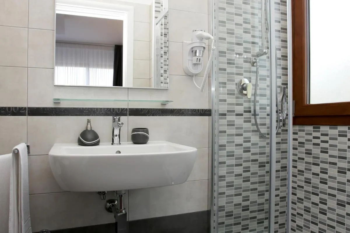 Image 2 of J24 B&B